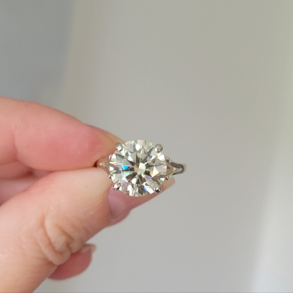 New 5ct Beautiful Moissanite Ring, Size 7 - Picture 5 of 10
